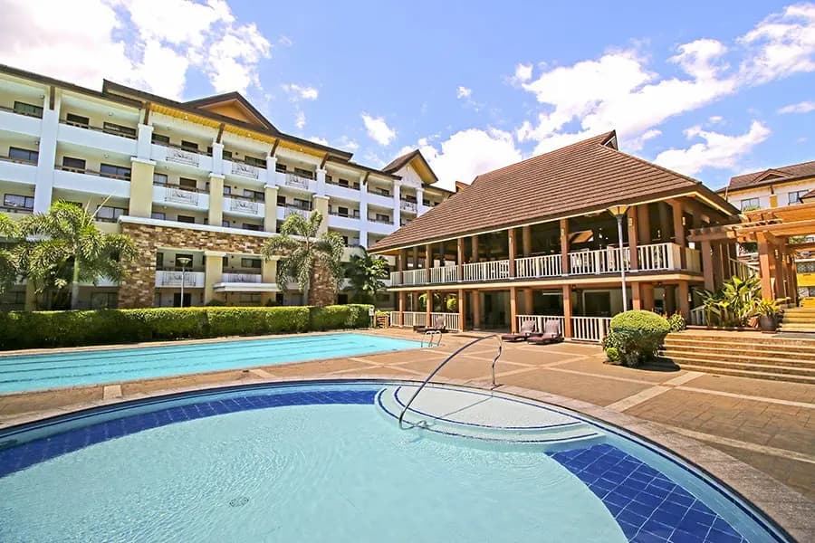 One-Oasis-Ortigas-Swimming-Pool-Clubhouse